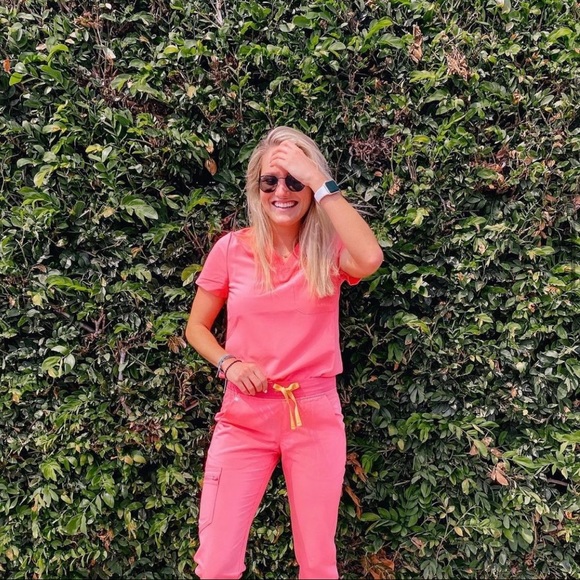 FIGS | Neon Pink Catarina One Pocket Scrub Top XXS - Picture 4 of 4